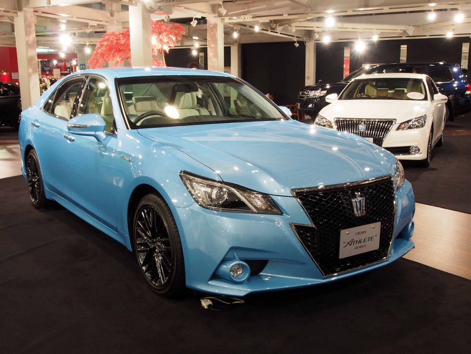 Toyota crown athlete s